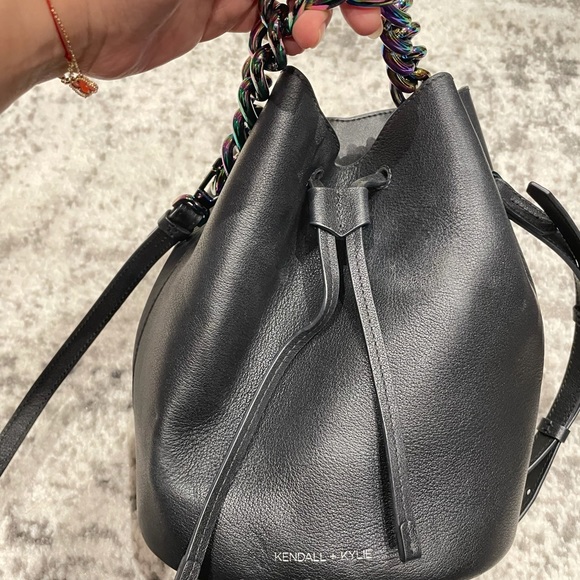 Kendall+ kylie mini bucket bag with strap - Picture 3 of 6